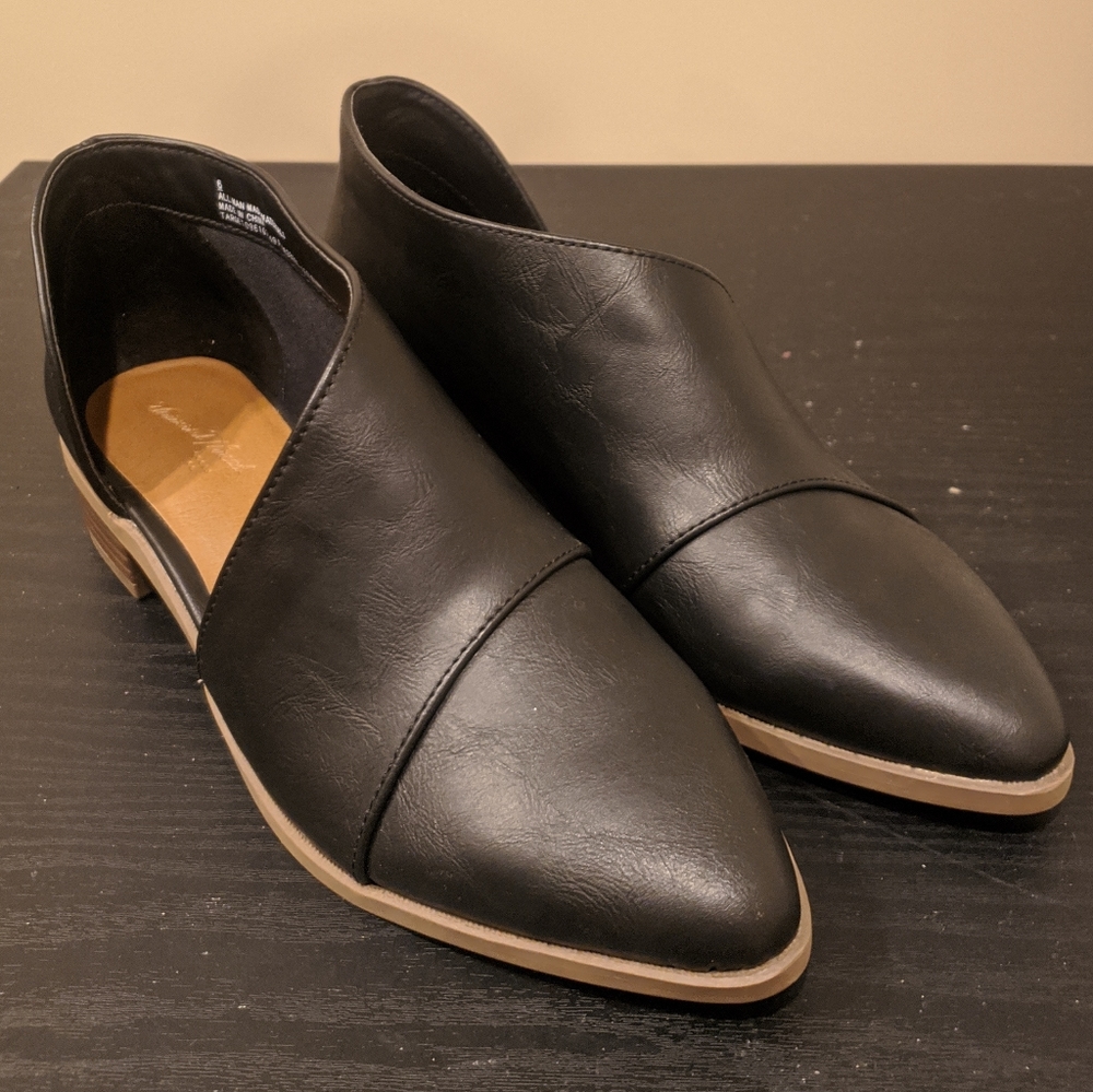 NWOT - Universal Thread Wenda cut out booties